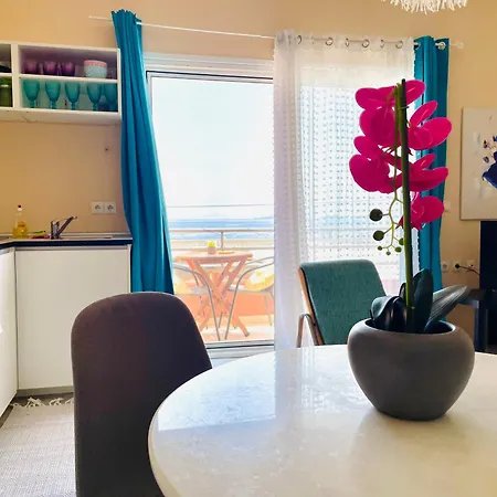 Ocean Eyes Apartment *